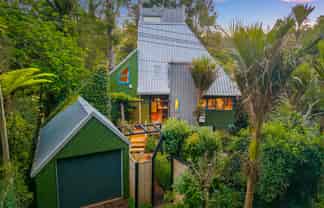 8 Valley View Road, Titirangi