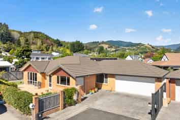 5 Albano Way, The Wood