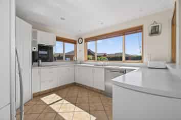 5 Albano Way, The Wood