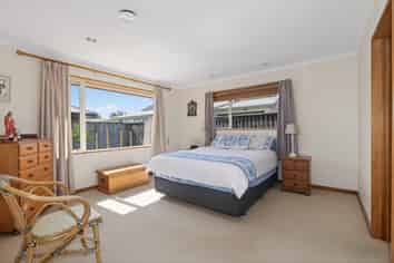 5 Albano Way, The Wood