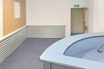 51M² EX HAIR SALON FOR LEASE
