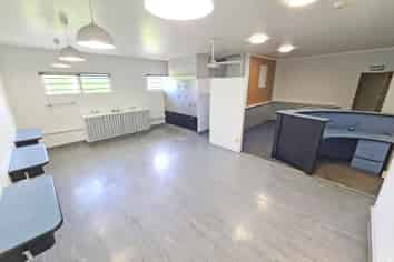 51M² EX HAIR SALON FOR LEASE
