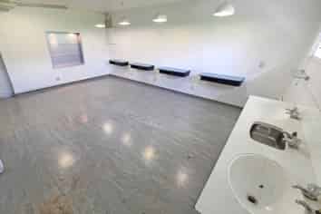 51M² EX HAIR SALON FOR LEASE
