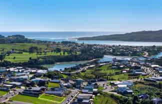 6 Kapokapowai Street, Raglan