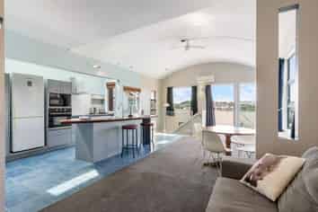 78B Nicholson Road, Khandallah