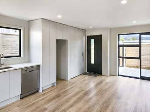 6/7 Wainuiomata Road, Wainuiomata