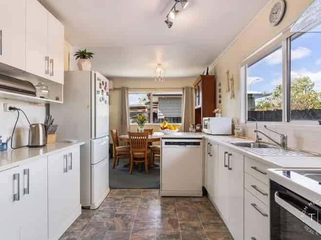 12 Balwyn Place, Clendon Park