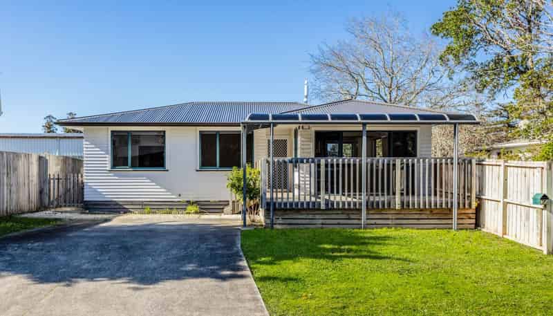 14A Finlow Drive, Te Atatu South