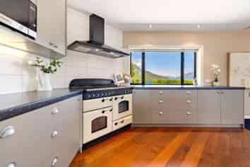 968 Kingston Rd, Drift Bay