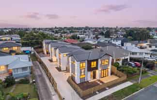 2/4 Tawa Crescent, Manurewa