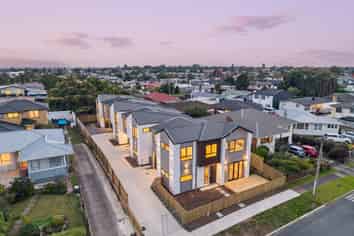 2/4 Tawa Crescent, Manurewa