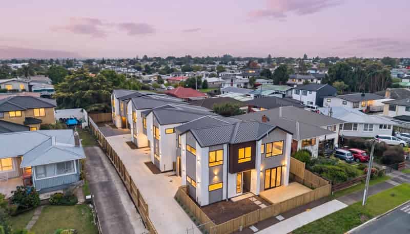 2/4 Tawa Crescent, Manurewa