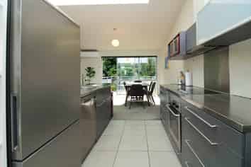 12/2 Onslow Road, Khandallah