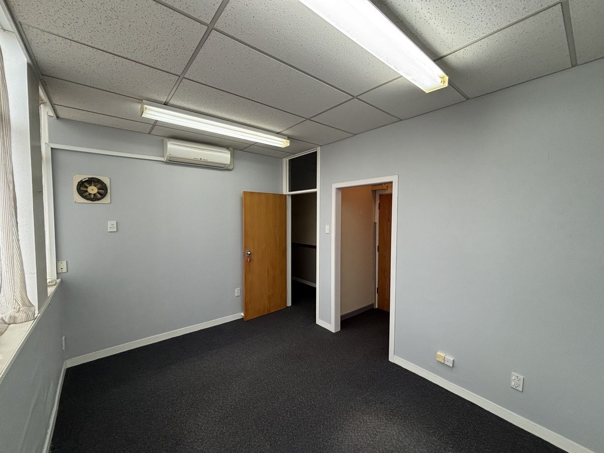 Prime location! First floor office for lease - Ansicht 2