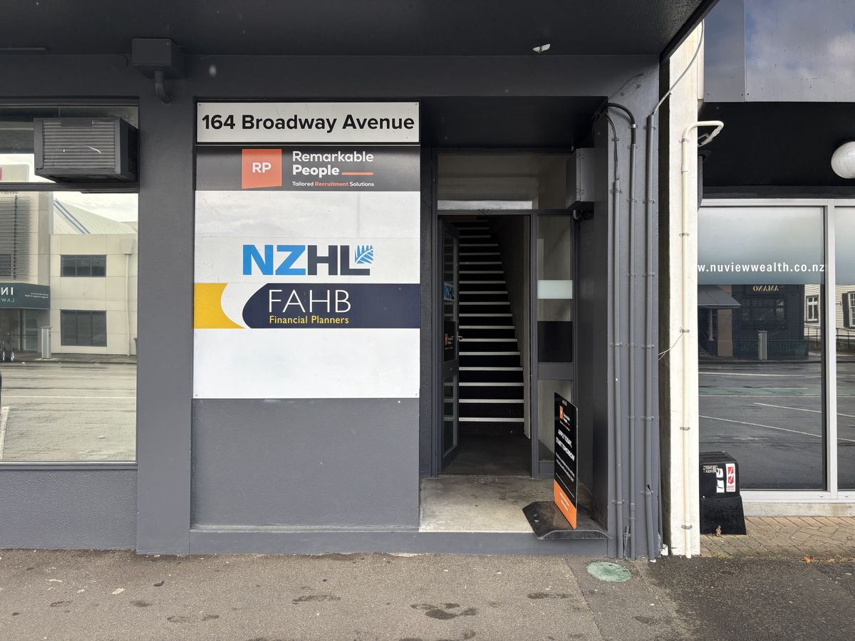 Prime location! First floor office for lease - Ansicht 4