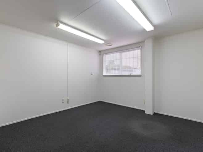 Showroom/warehouse for lease!