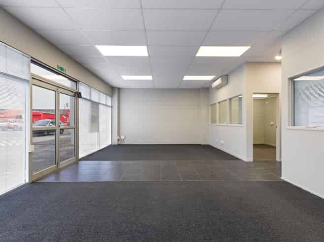 Showroom/warehouse for lease!