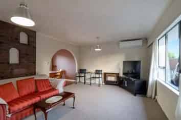 2/45 Whites Line West, Woburn