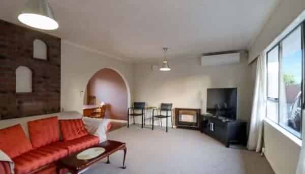 2/45 Whites Line West, Woburn