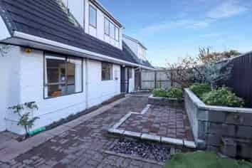 2/45 Whites Line West, Woburn