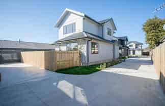 962a Tremaine Avenue, Roslyn