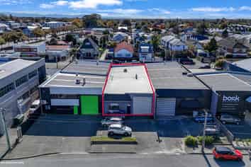 Entry level showroom/warehouse close to the CBD