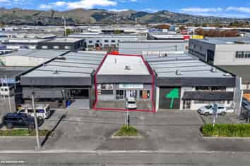 Entry level showroom/warehouse close to the CBD