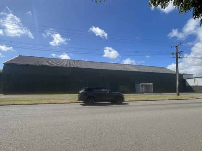 High-Profile Warehouse with Yard