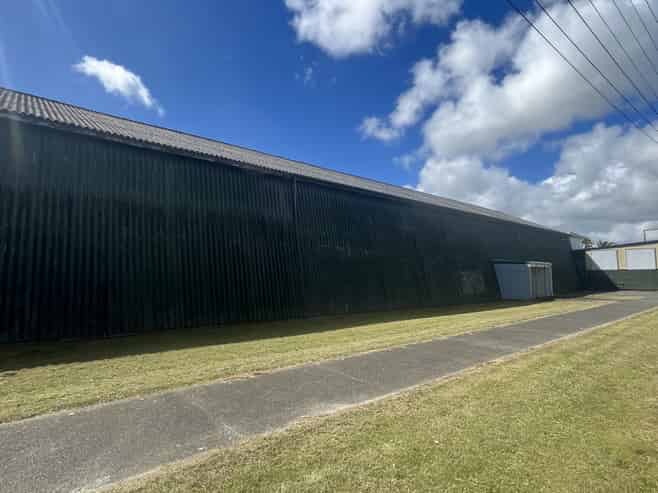 High-Profile Warehouse with Yard