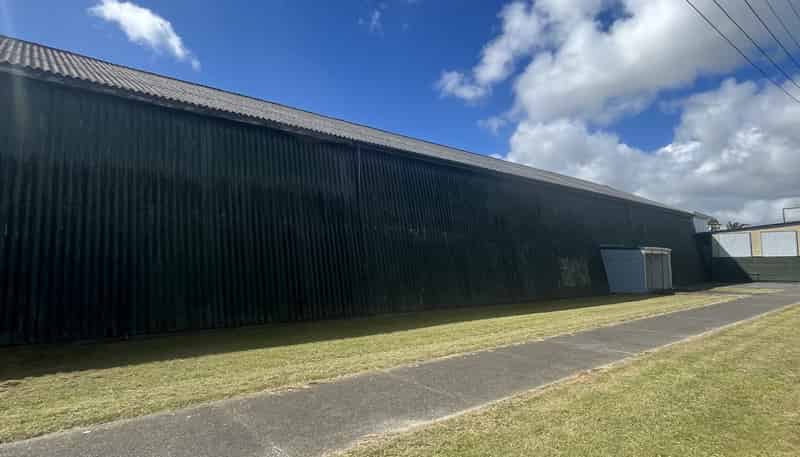 130 Queen Street West, Levin