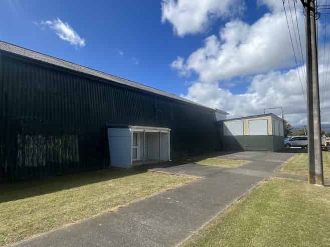 High-Profile Warehouse with Yard