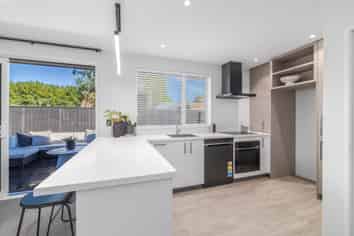 2/157 Yaldhurst Road, Yaldhurst