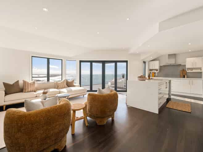 82 Scarborough Road, Scarborough