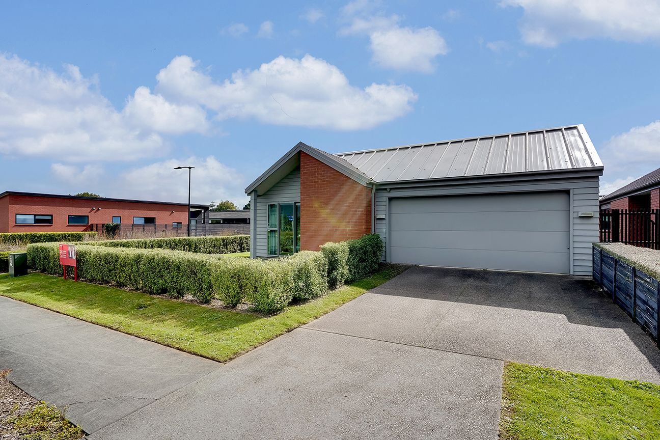 Versatile Floor plan - Double Garage! - Bild 3