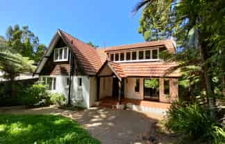 16 Manuka Road, Titirangi