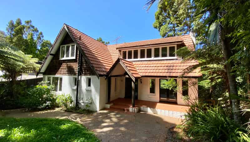 16 Manuka Road, Titirangi