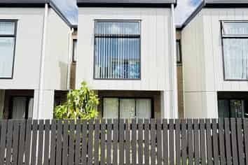 8 Tima Lane, Mangere Bridge