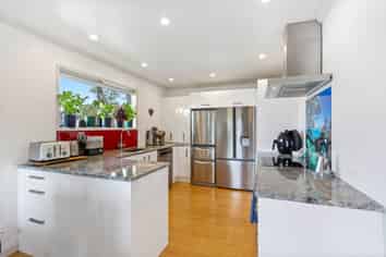 8 Anich Road, Massey