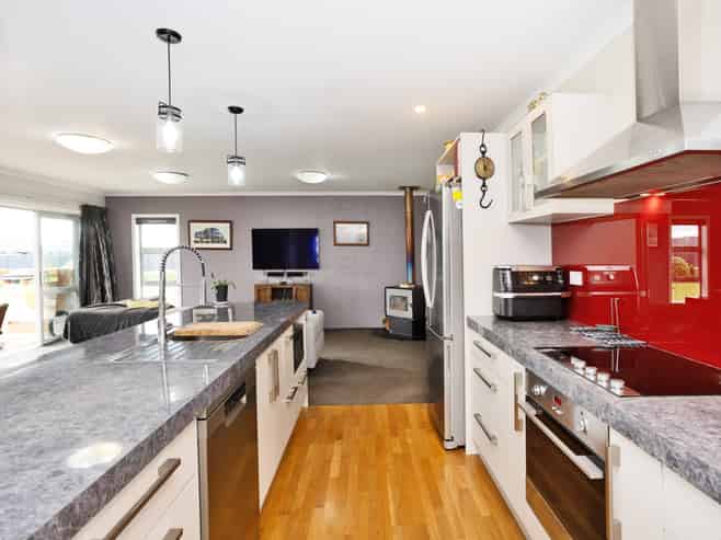 21 Sunrise Drive, Seaward Bush