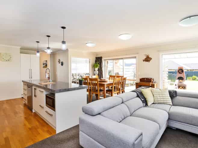 21 Sunrise Drive, Seaward Bush