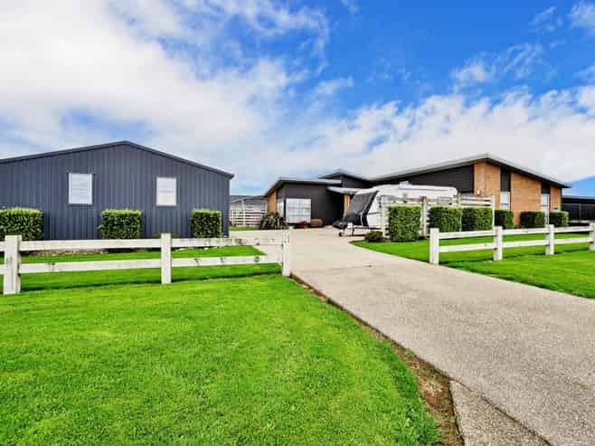 21 Sunrise Drive, Seaward Bush