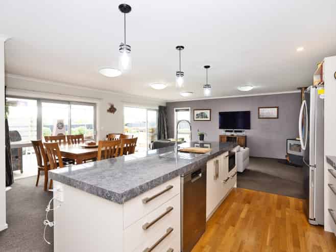 21 Sunrise Drive, Seaward Bush