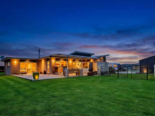 21 Sunrise Drive, Seaward Bush