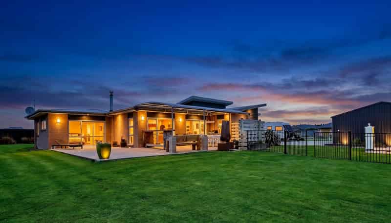 21 Sunrise Drive, Seaward Bush