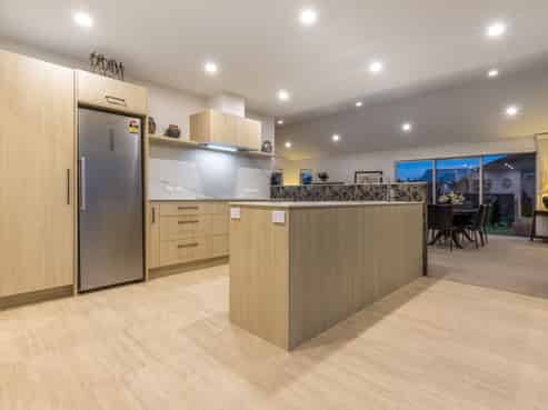 25 Phoenix Palms Grove, LEVIN