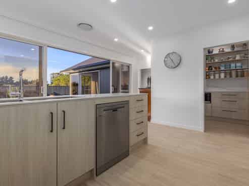 25 Phoenix Palms Grove, LEVIN