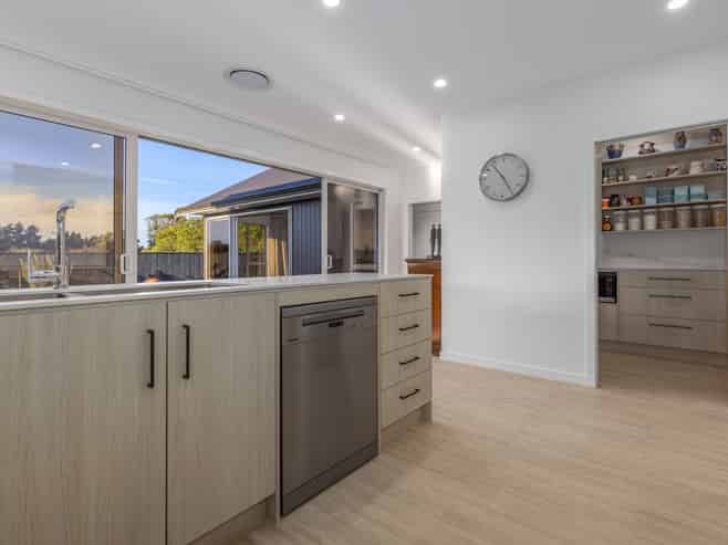 25 Phoenix Palms Grove, LEVIN