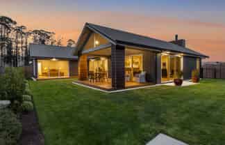 25 Phoenix Palms Grove, LEVIN