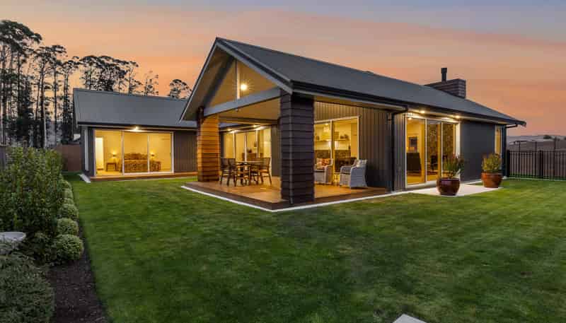 25 Phoenix Palms Grove, LEVIN