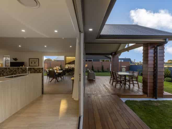 25 Phoenix Palms Grove, LEVIN